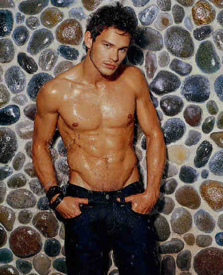 [ci4063ci_CalendarioHombres2004DarioDukahAbrilenbaja.jpg]