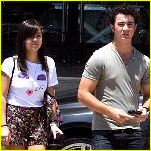 Kevin Jonas Smoking