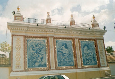 elvas, fontanário, com painel em azulejos.