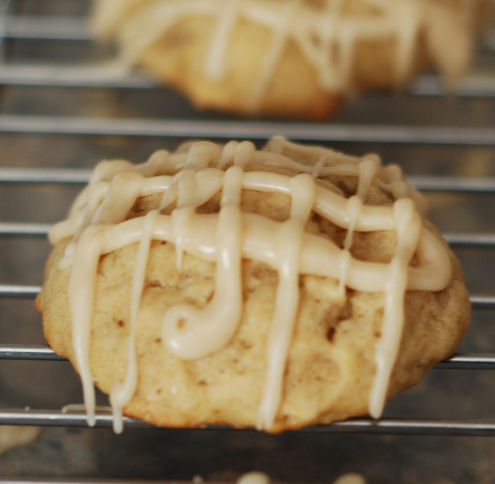 Dizzy Girl Bakes Frosted Banana Cookies