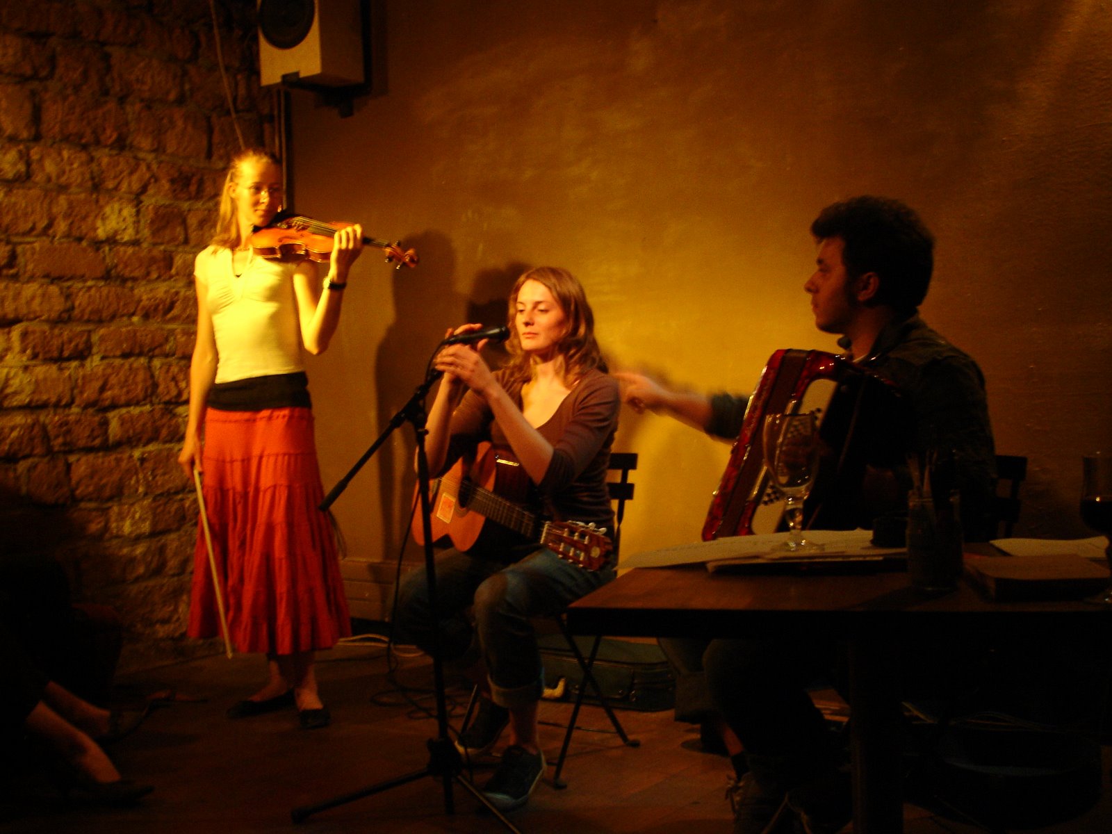 [Trio+setting+up.JPG]