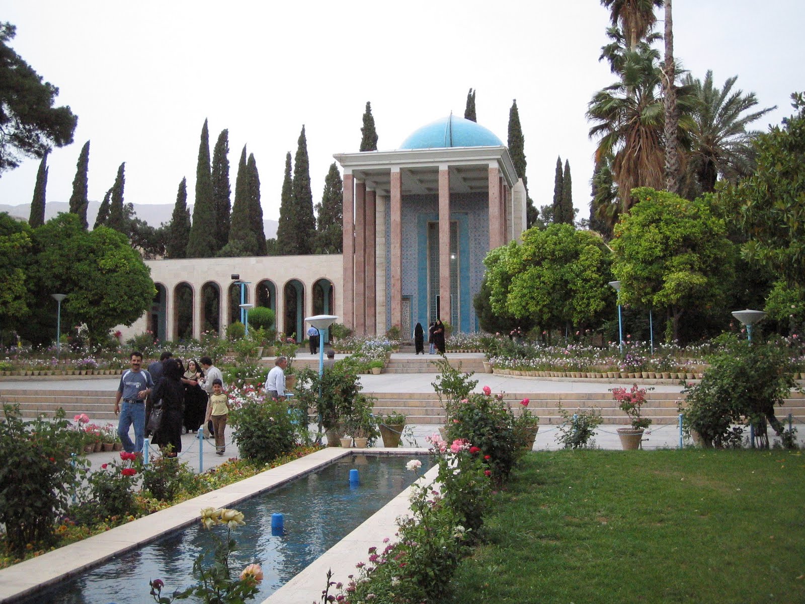 [Aramgah-e-saadi_shiraz.jpg]