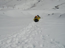 MacGiver descendo de ski-bunda