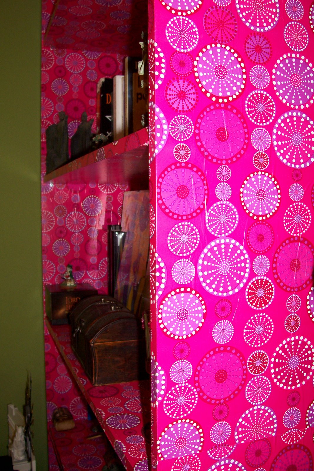 [Estanteria_decorada_papel.JPG]