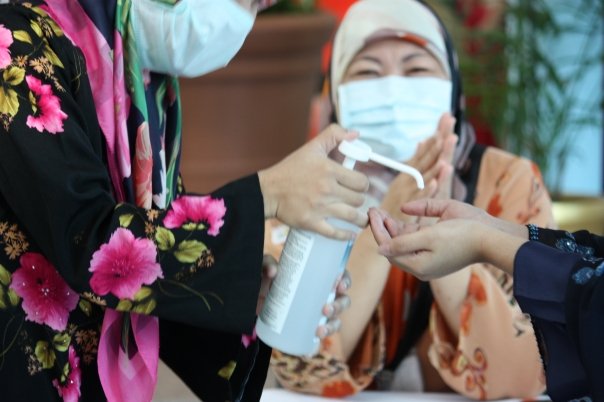 [5536_1141682616585_1063020392_30370334_3797952_n.jpg]