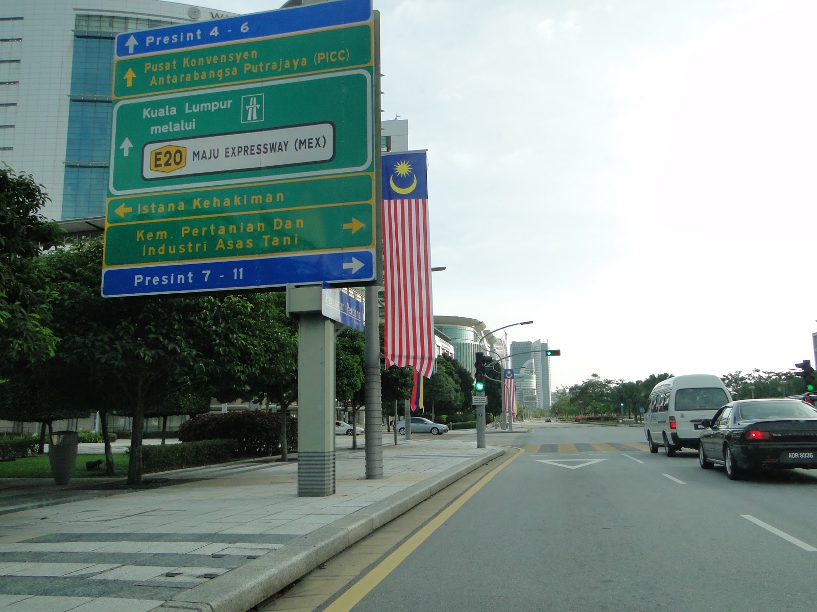 Background Alam Sekitar