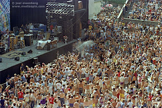 Grateful Dead crowd May 1982