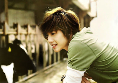 http://1.bp.blogspot.com/__MRY_uUJLJU/TTpigukwtfI/AAAAAAAAAKw/4NtIiI0kTk0/s400/kim-hyun-joong_6.jpg