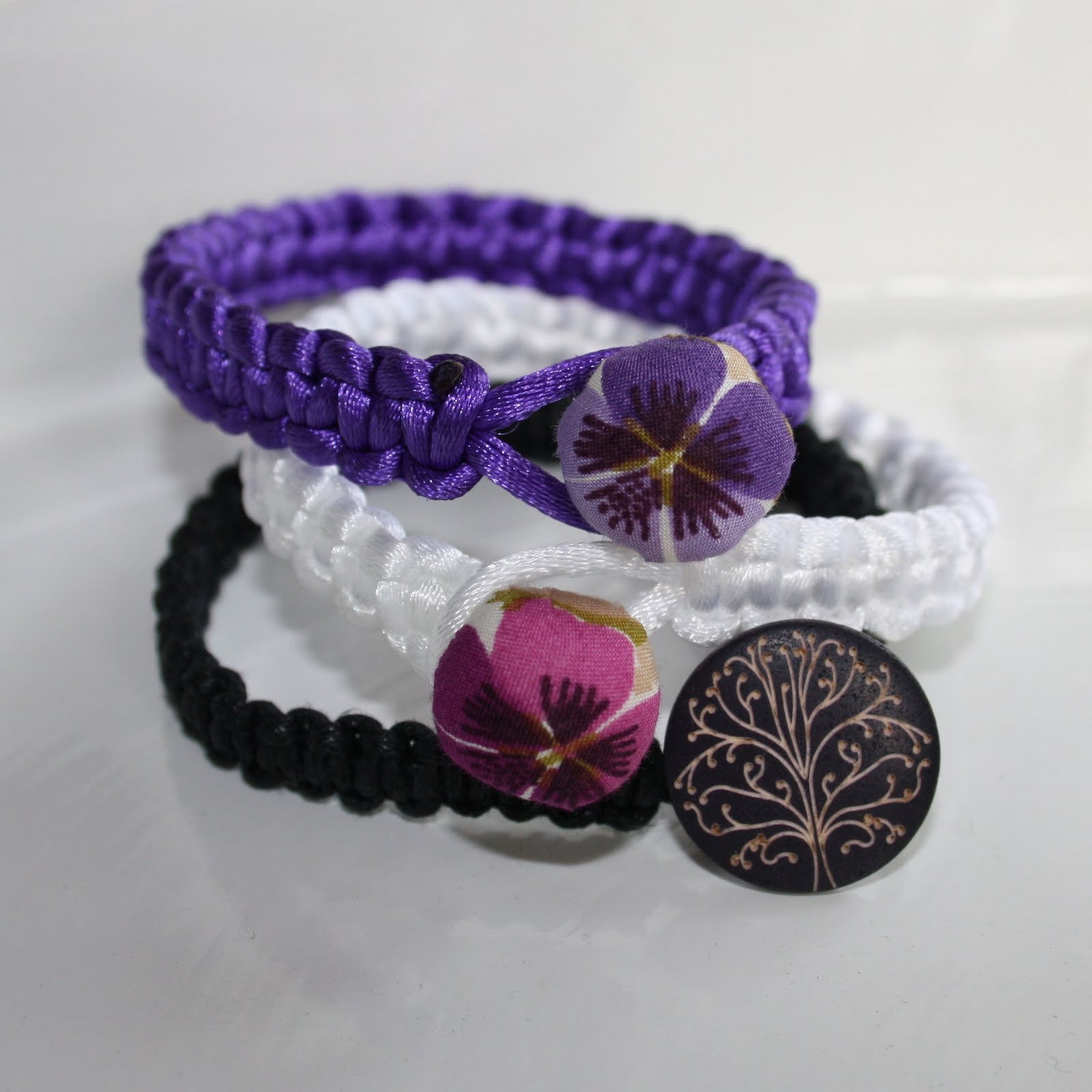[macraméarmbaand.JPG]