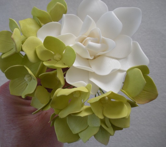 [Hydrangea+and+gardenia+bouquet+top.JPG]