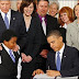 Obama firma reforma del sistema de salud de EEUU