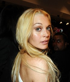 Casa disquera despide a Lindsay Lohan