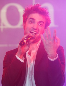 Robert Pattinson quiere ser cantante de música pop