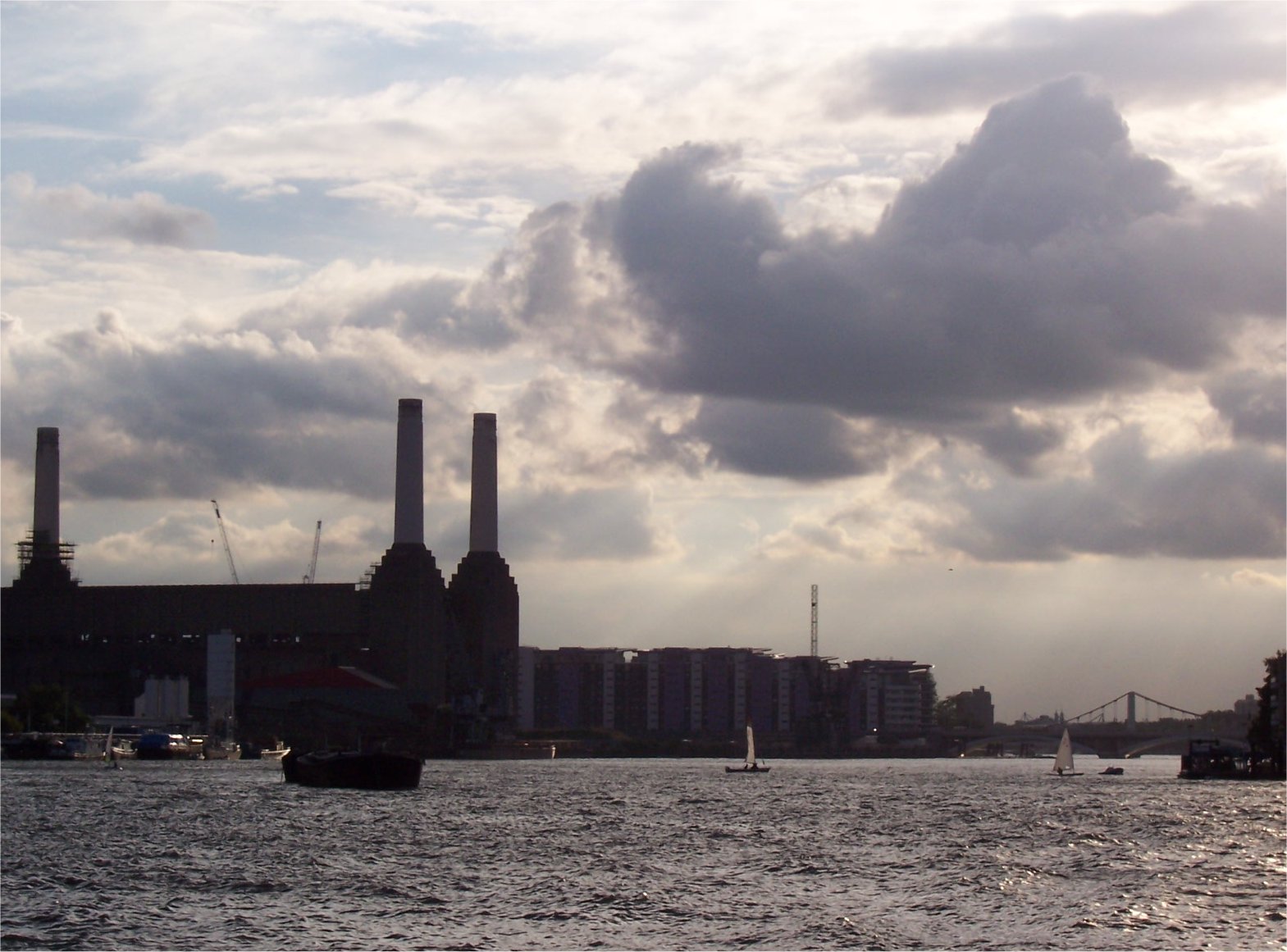 [SunnyThames2.jpg]