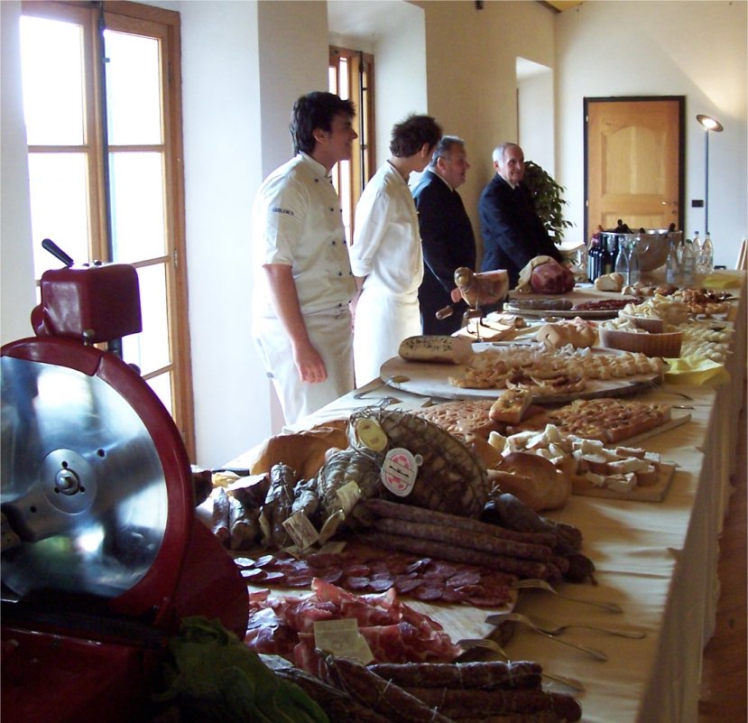 [20071106SpigaroliBuffet.jpg]