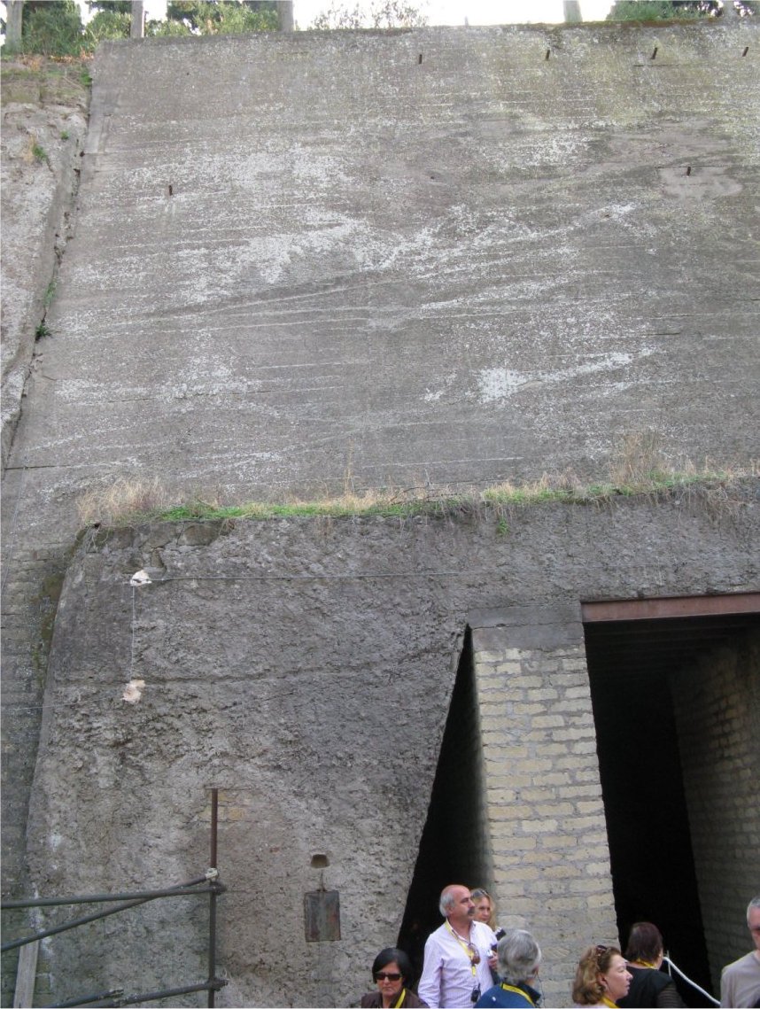 [HerculaneumLavaWall1.jpg]