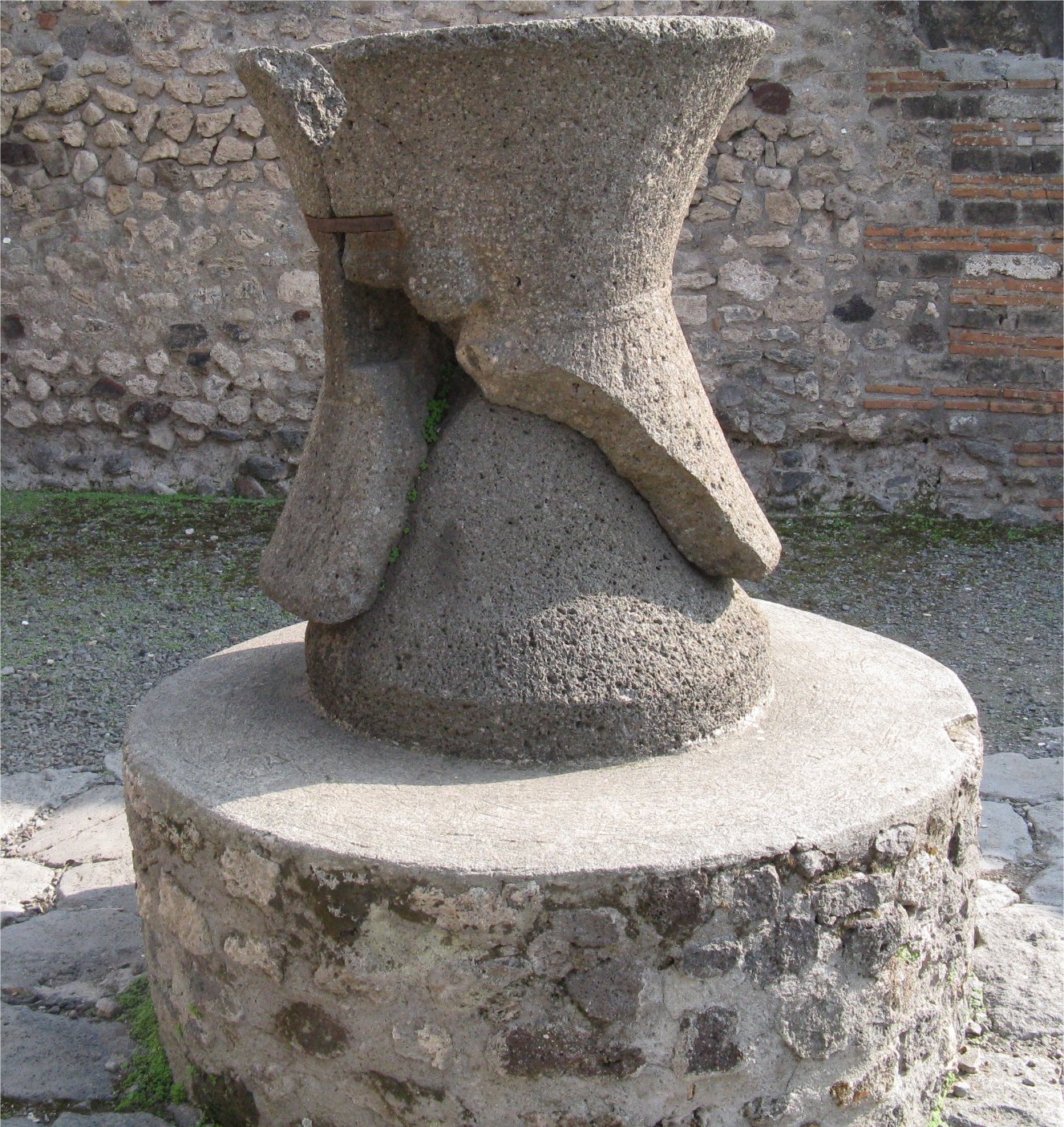 [PompeiiMill2.jpg]