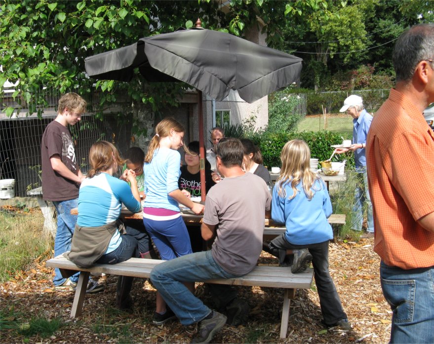 [2009HaliburtonWorkPartyLunch1.jpg]