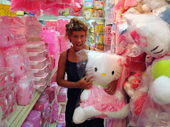 TIENDA HELLO KITY. Para quienes les guste esto, Bangkok está lleno de tiendas de Hello Kitty