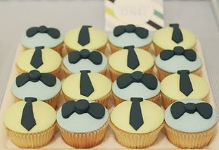 Imprintables tie cupcakes