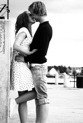 kissing+saturday