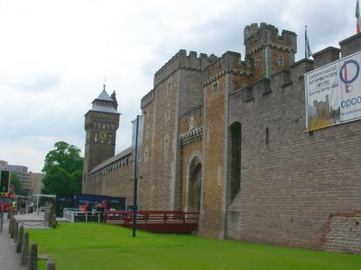 [Cardiff_Castle_sm.JPG]