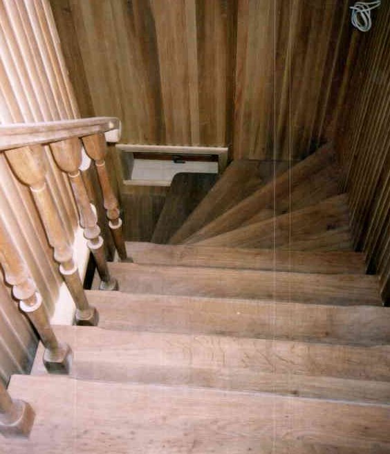 azuoliniai laiptai