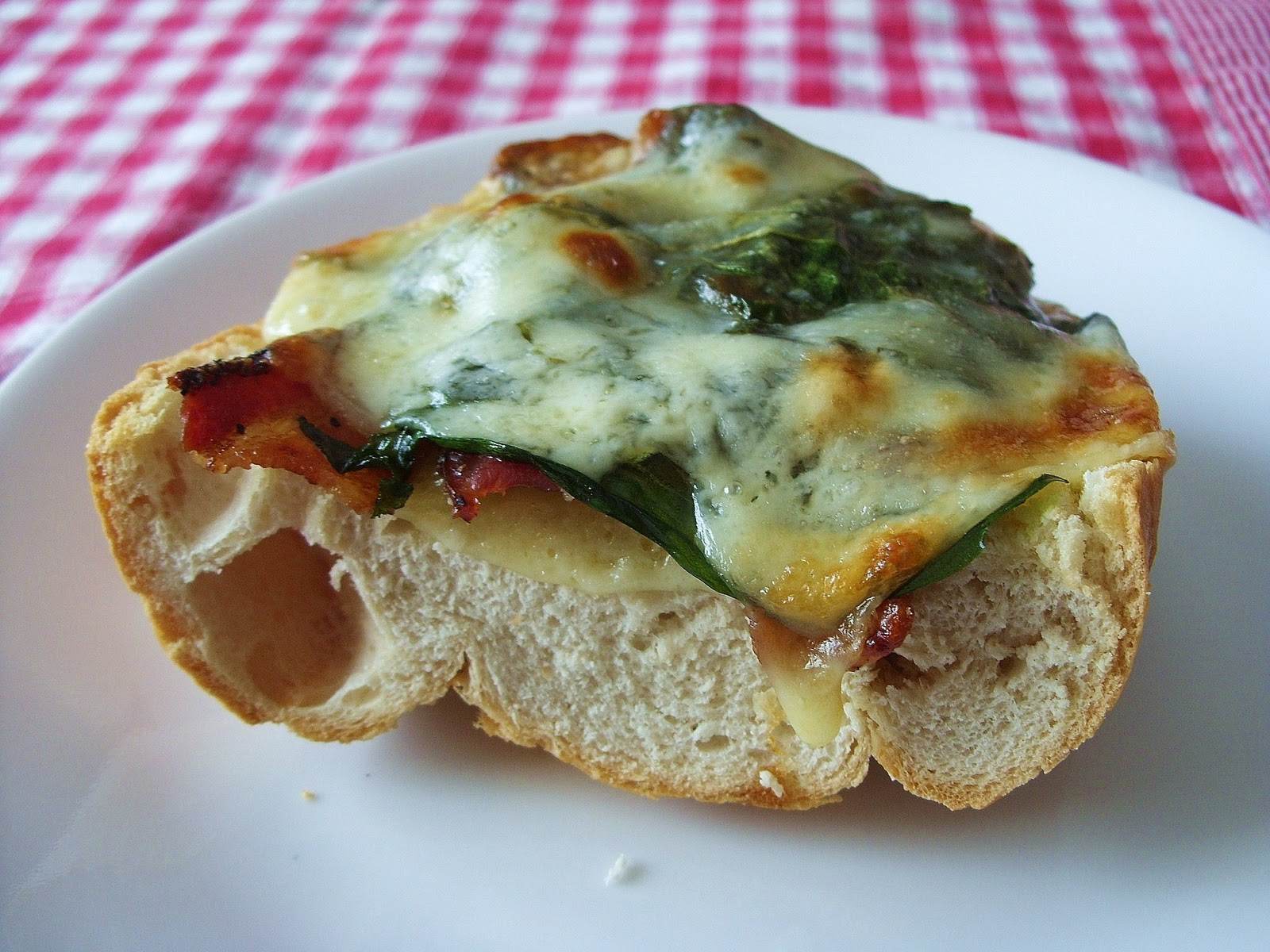 Sage Trifle Bacon, Spinach, Pear & Blue Cheese French Bread Pizzas