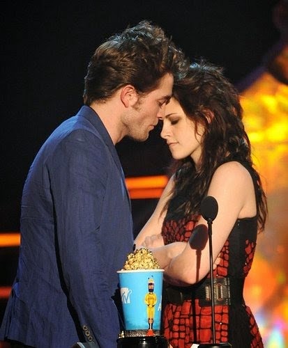 [Kristen+And+Robert+(3).bmp]
