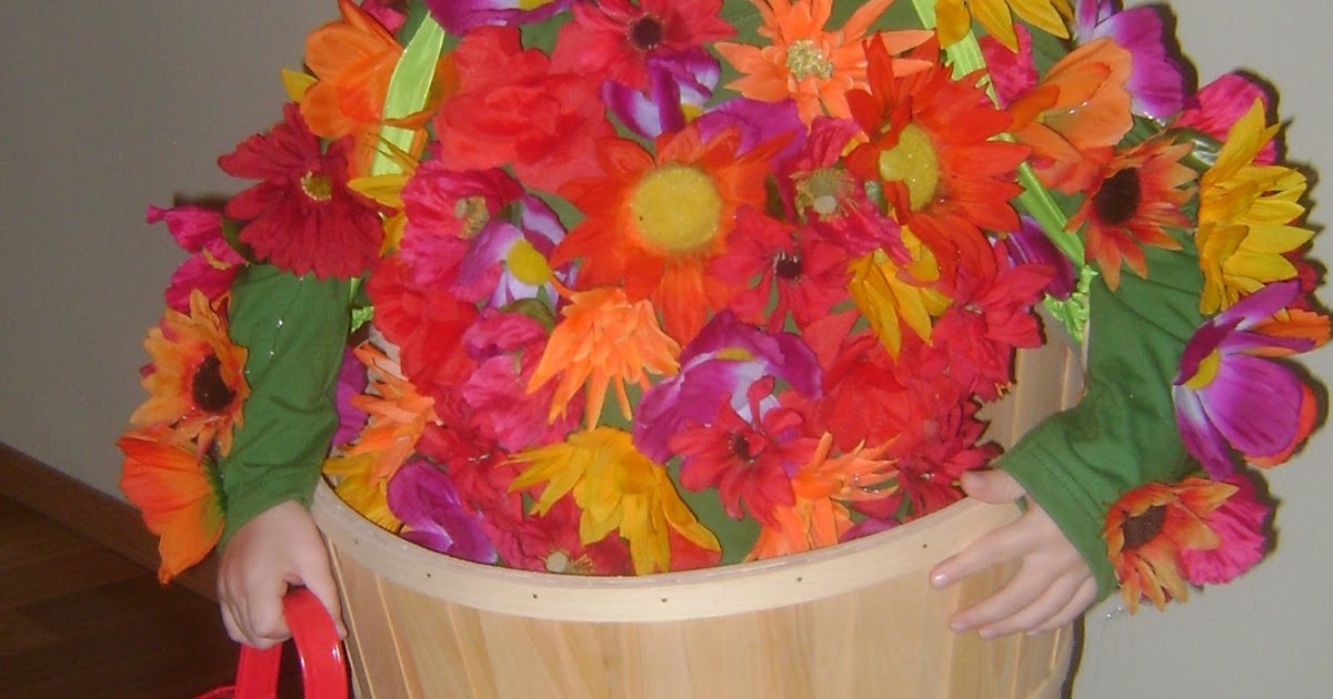 Copycat Crafts Flower pot costume using only hot glue!