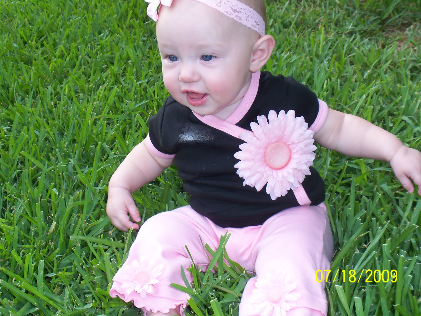 [ava+six+months+004.JPG]