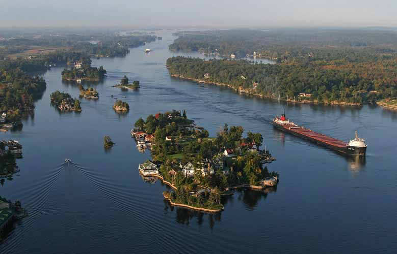 نقره لتكبير أو تصغير الصورة ونقرتين لعرض الصورة في صفحة مستقلة بحجمها الطبيعي