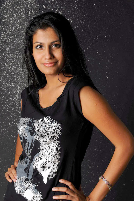 actre sherya dhanwan new post actress pics