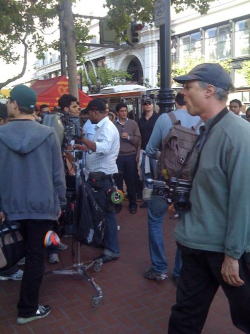 [shah-rukh-khan-on-the-sets-of-karan-johars-my-name-is-khan-in-san-francisco-usa6.jpg]