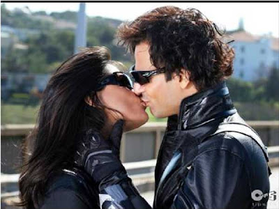  Celebrity Scene on Hot Celebrity Entertainment Website  Vivek Oberoi Kissing Scenes