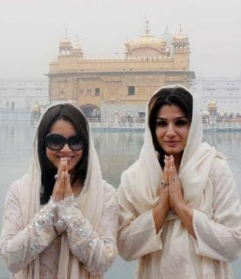 Raveena Tandon & Mahima Chaudhary at Golden Temple