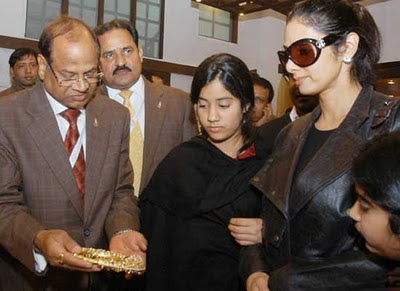 Sridevi  on Bollywood Event Photos  Sridevi Watching The Jewellery Closely With