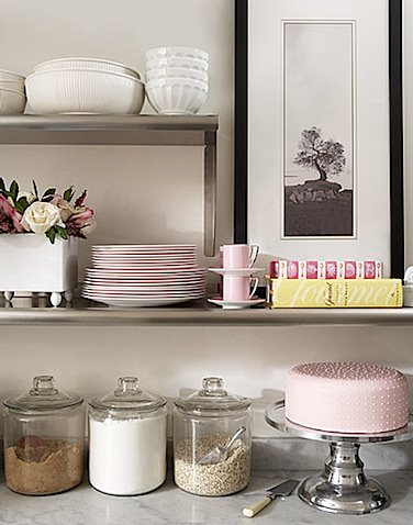 [kitchen+with+cake.jpg]