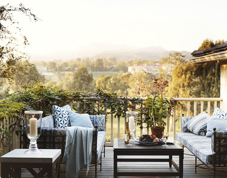 [sofas+with+view.jpg]