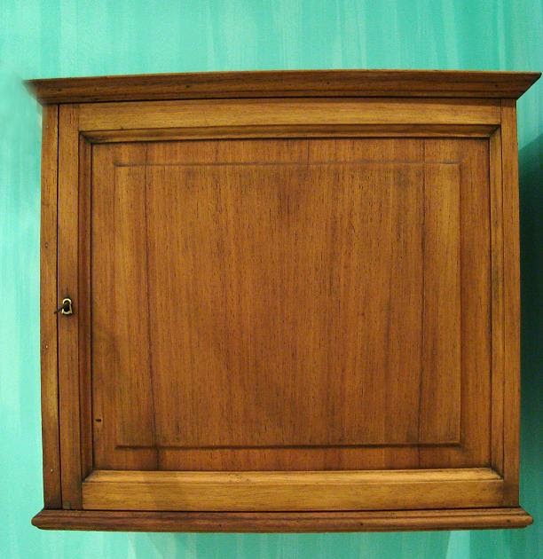 Viejos son los Trapos: Botiquín en madera lavada