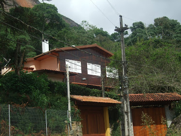 Mais uma casa que escapou.