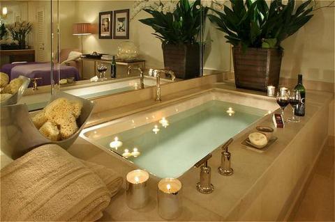 [sunset%20tower-%20bath%20tub%20candles%20(1)_j.jpg]