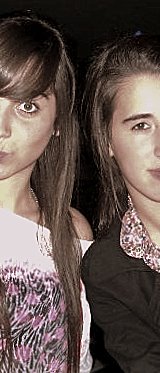 [Tiene una sonrisa interesante unos labios despampanantes y las palabras en su lugar]