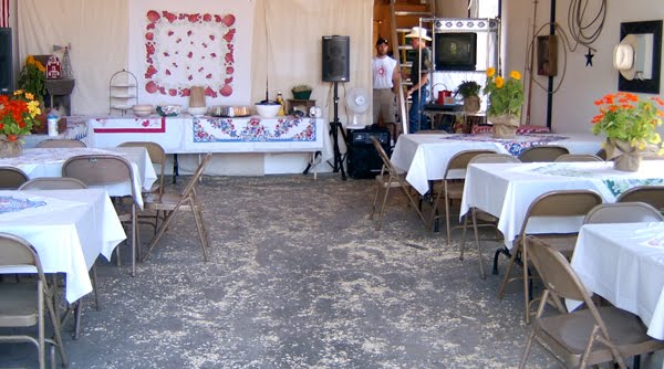 Collecting: Vintage Tablecloths | Cathe Holden