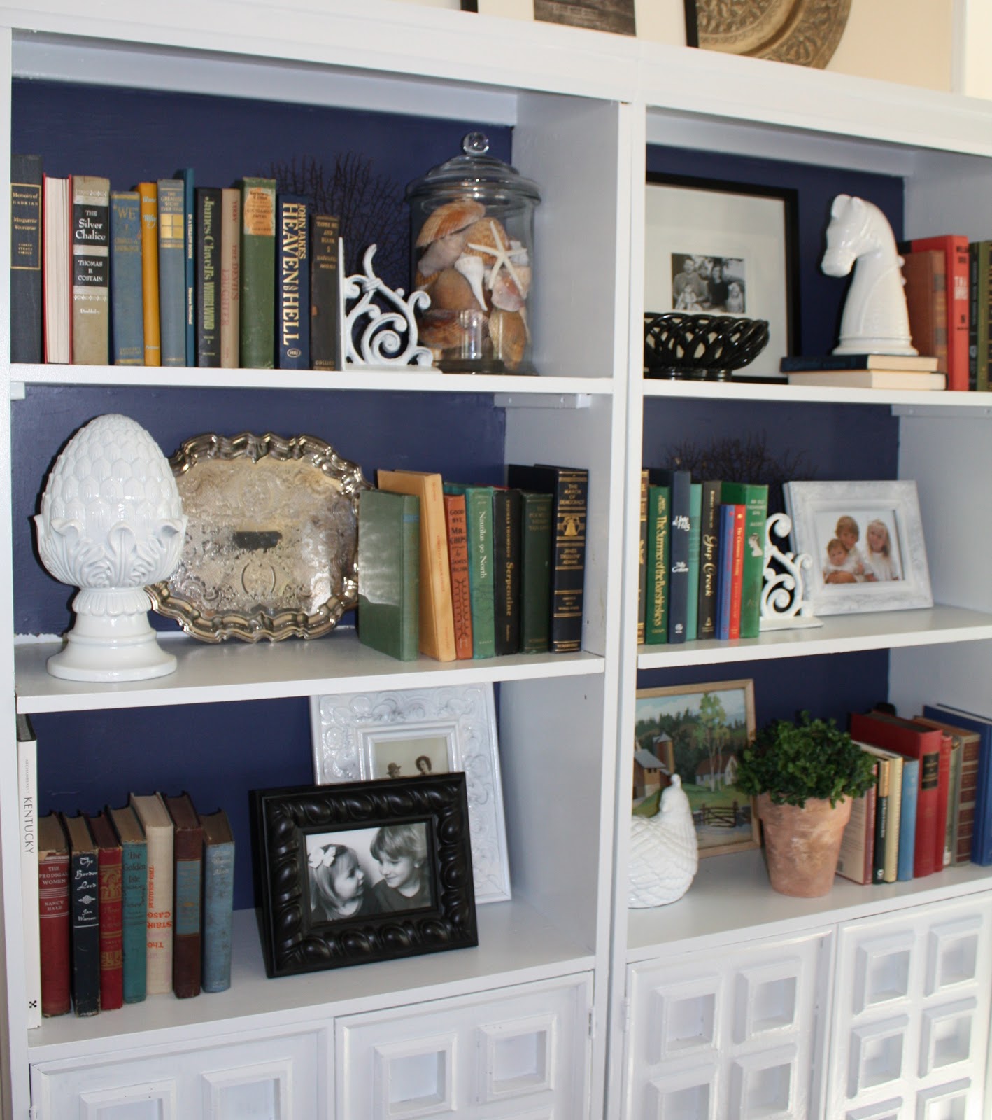 14 Creative Bookcase styling for Home Decor