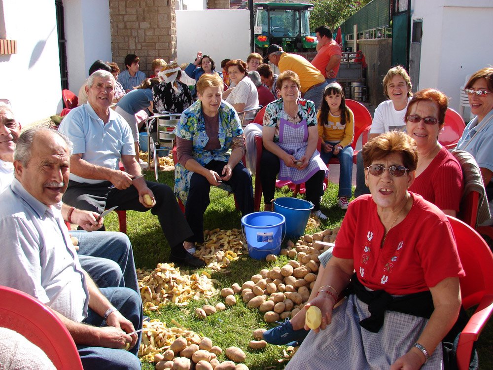 [Feria+2008+-+Pelando+patatas.jpg]