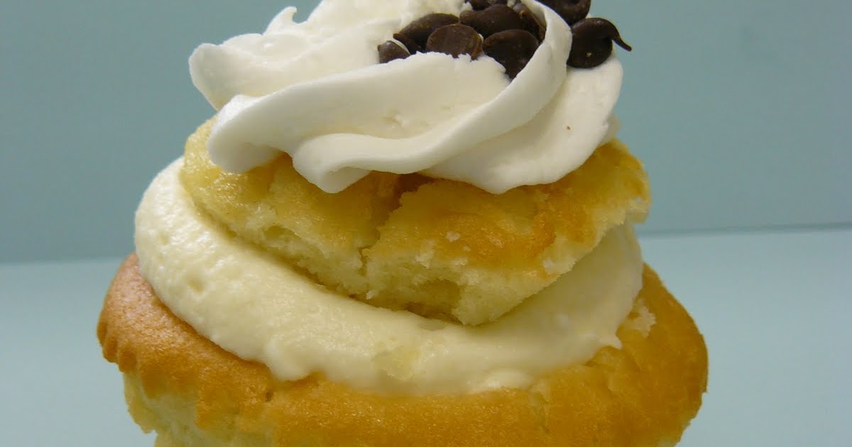 Cannoli cupcake from Sugar Bakery in East Haven, Connecticut