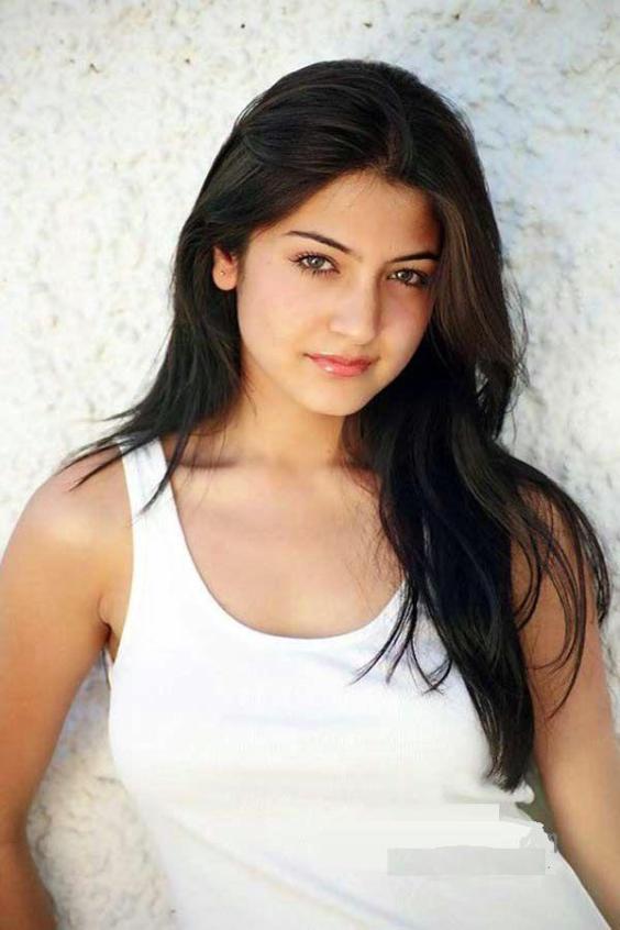 New Wallpaper: Bollywood actress Anushka sharma latest photo gallery-674