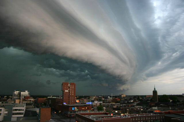 [Rolling-thunder-cloud.jpg]