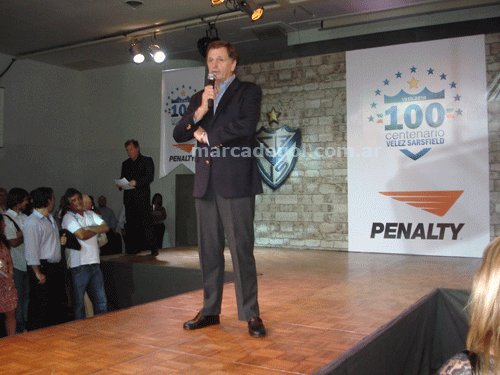 [velez_penalty_centenario_03.gif]
